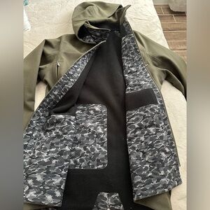 Rare - Men’s Lululemon hooded jacket - camo & Green - excellent condition